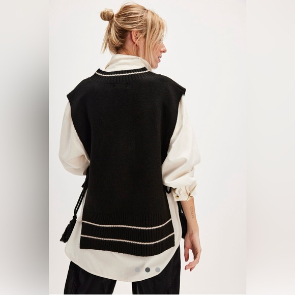 NWT FREE PEOPLE All Star Stripe Poncho In Black MSRP $68 - Picture 2 of 12